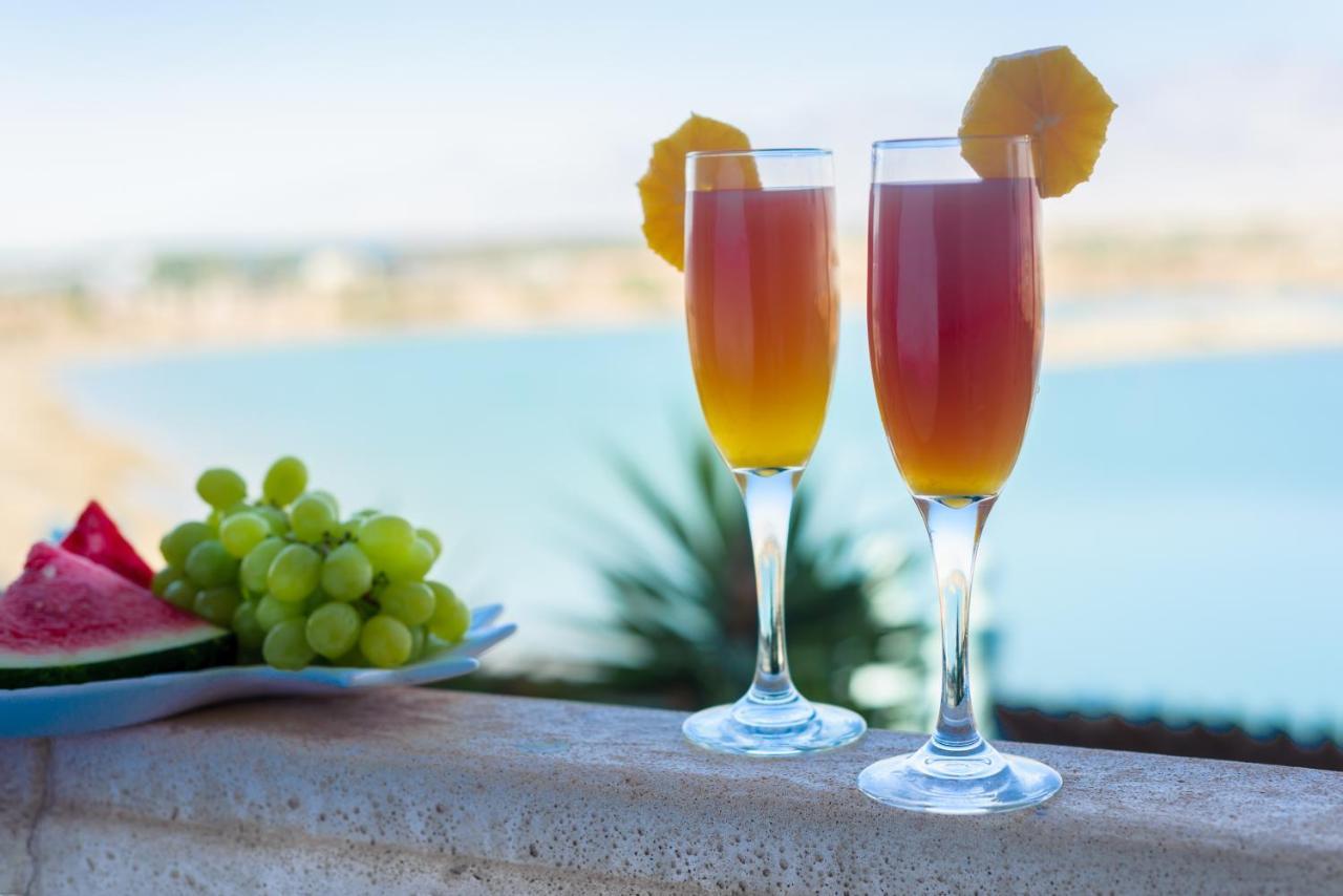 Herods Boutique Eilat A Premium Collection By Fattal Hotels Room photo A Bellini cocktail
