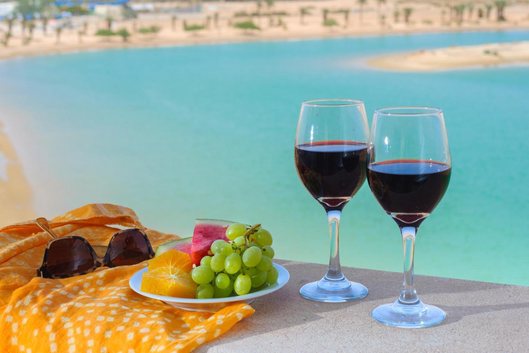 Herods Boutique Eilat A Premium Collection By Fattal Hotels Exterior photo Wine and fruit