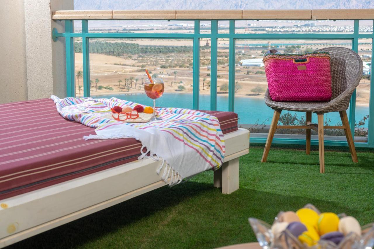 Herods Boutique Eilat A Premium Collection By Fattal Hotels Exterior photo Artificial grass on a balcony